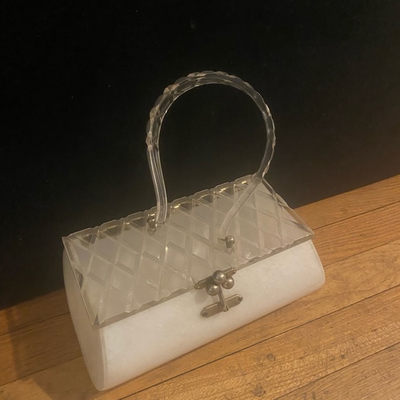 Vtg. Lucite Pearl Bevelled handbag Circa 1953 - Picture 5 of 9